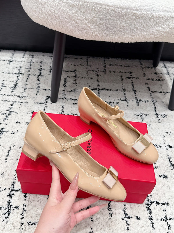 FG Vara Bow Round Toe Mary Jane Pumps 3.5cm Beige Patent Leather 458401