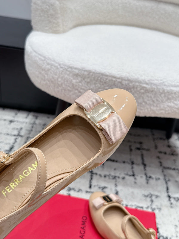 FG Vara Bow Round Toe Mary Jane Pumps 3.5cm Beige Patent Leather 458401