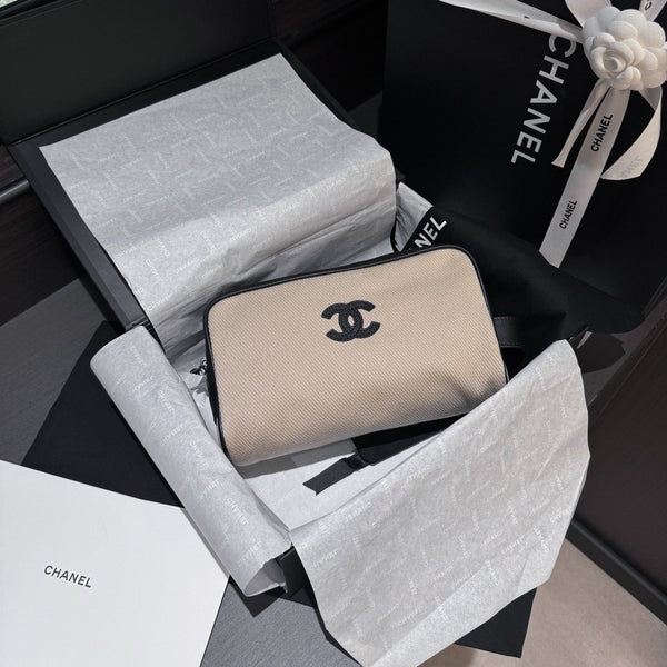 CC Coco Beach 26s Zipped Pouch CC Logo 22cm Cream Canvas 292118