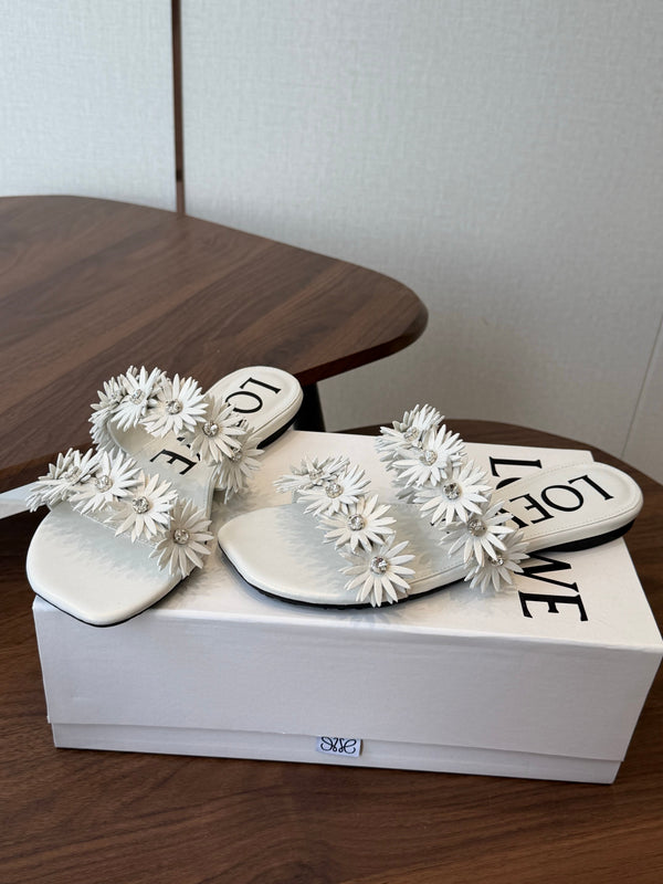 Loew Paula's Ibiza Petal Flower Flat Sandals White Leather889895
