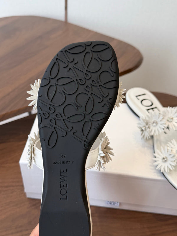 Loew Paula's Ibiza Petal Flower Flat Sandals White Leather889895