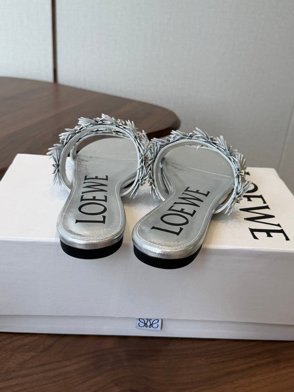 Loew Paula's Ibiza Petal Flower Flat Sandals Silver Leather 889894