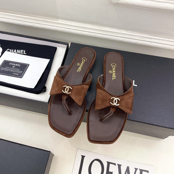 CC Bow Thong Flat Sandals Dark Brown Suede 891776