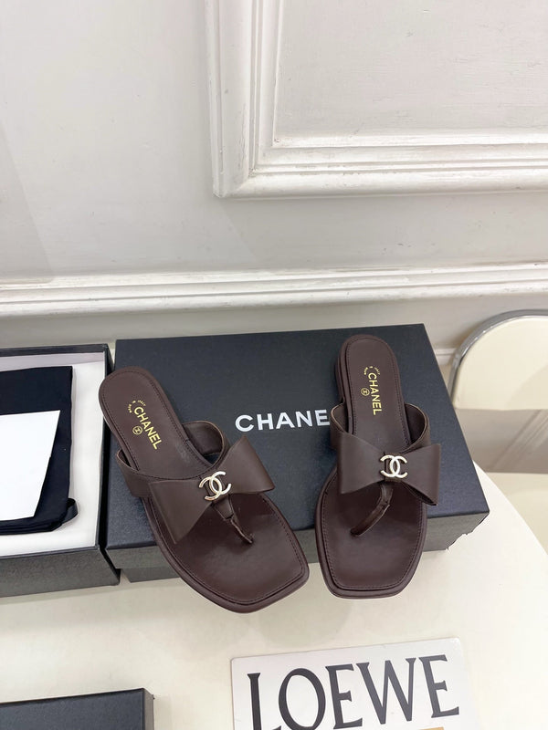 CC Bow Thong Flat Sandals Brown Leather 891772
