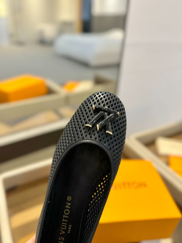 LV Shake Perforated Ballet Flats Black Calfskin 893573