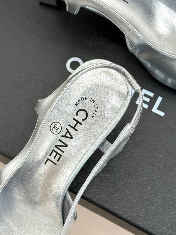 CC 26A Pointed Toe Slingback Pumps Silver Patent Cowhide 904671