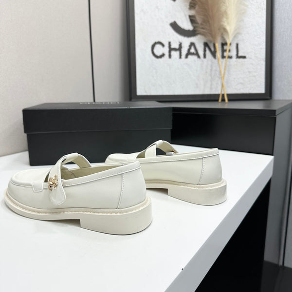 CC Turn-Lock CC T-Strap Loafers Ivory Leather 944553