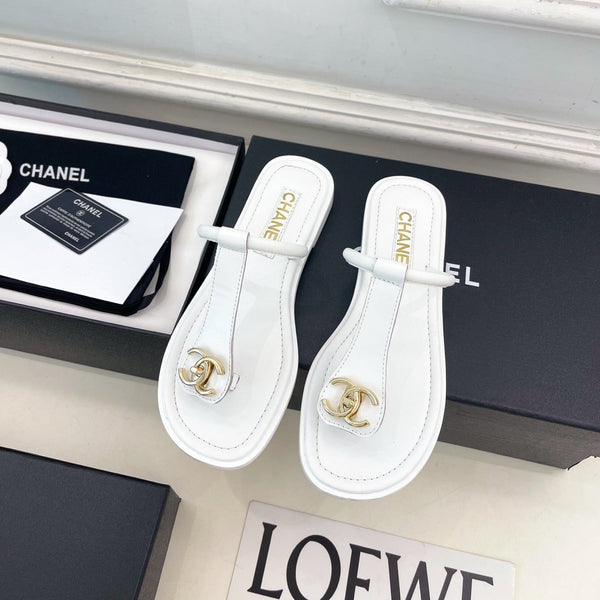 CC Double C Thong Sandals White Leather 947042