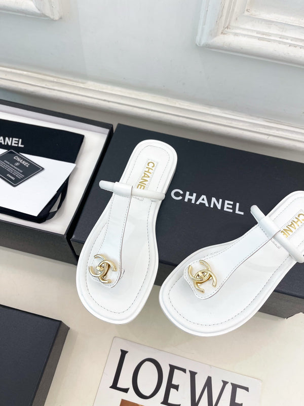 CC Double C Thong Sandals White Leather 947042