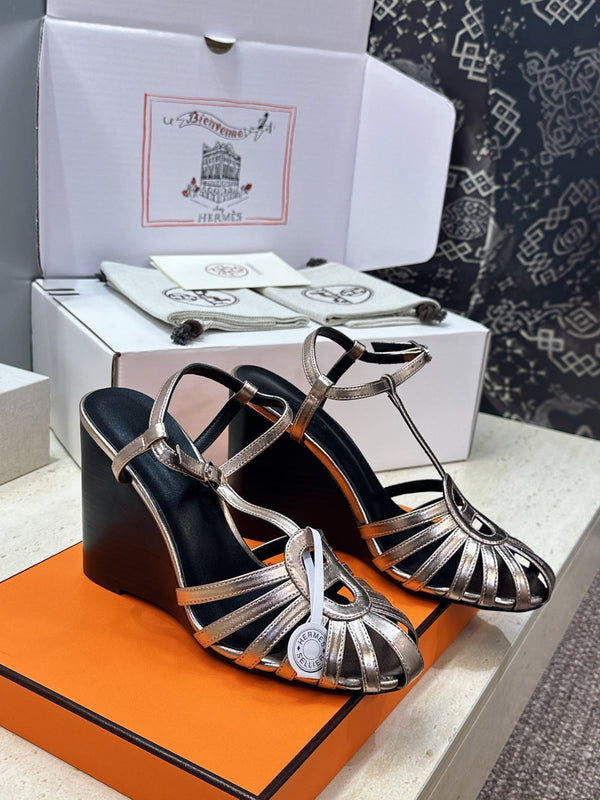 HM Wedge Sandals 10.5CM Taupe Metallic Leather 959358