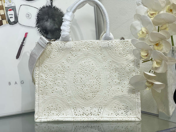 CD Book Tote With Strap Dior Médaillon Embroidery Cream Crochet 164677