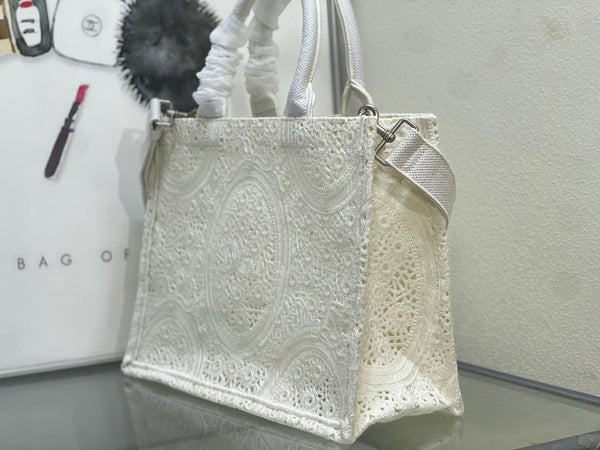 CD Book Tote With Strap Dior Médaillon Embroidery Cream Crochet 164677