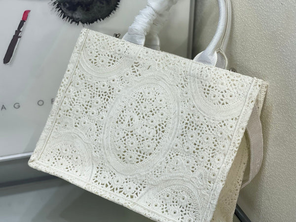 CD Book Tote With Strap Dior Médaillon Embroidery Cream Crochet 164677