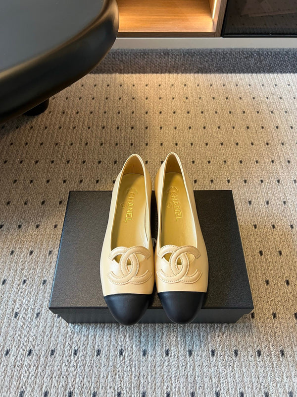 CC Moccasins Logo Beige Black Leather 984298