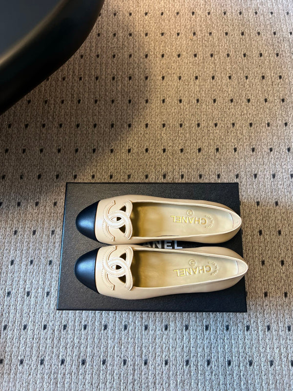 CC Moccasins Logo Beige Black Leather 984298