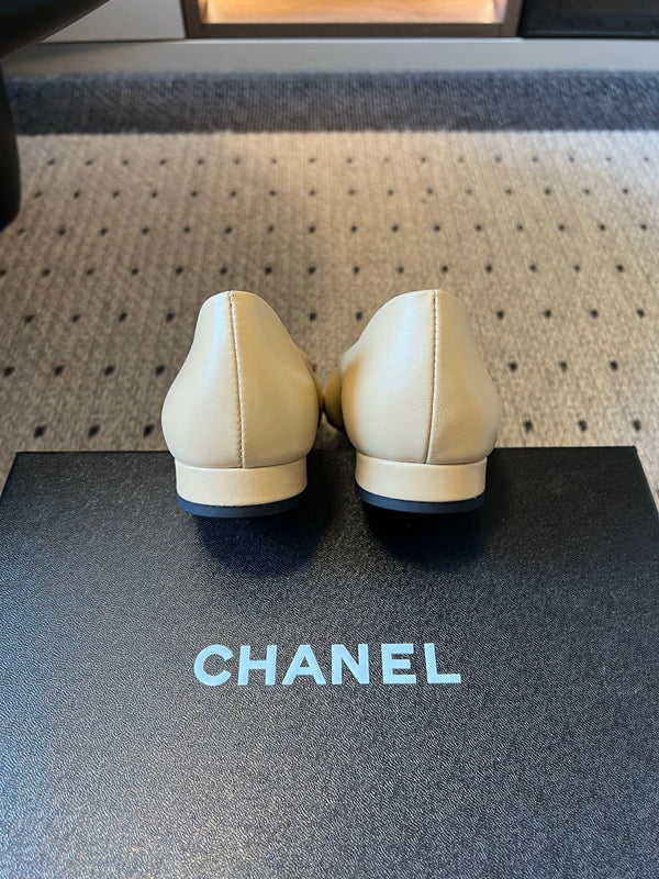 CC Moccasins Logo Beige Black Leather 984298