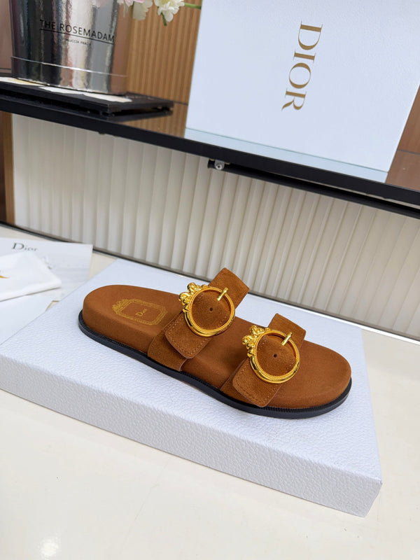CD Médaillon Buckle Slide Cognac Brown Suede 987055