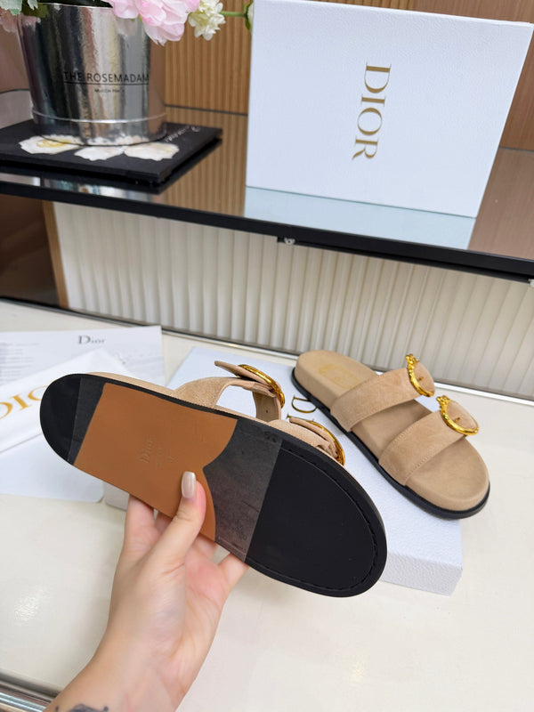 CD Médaillon Buckle Slide Cognac Beige Suede 987054