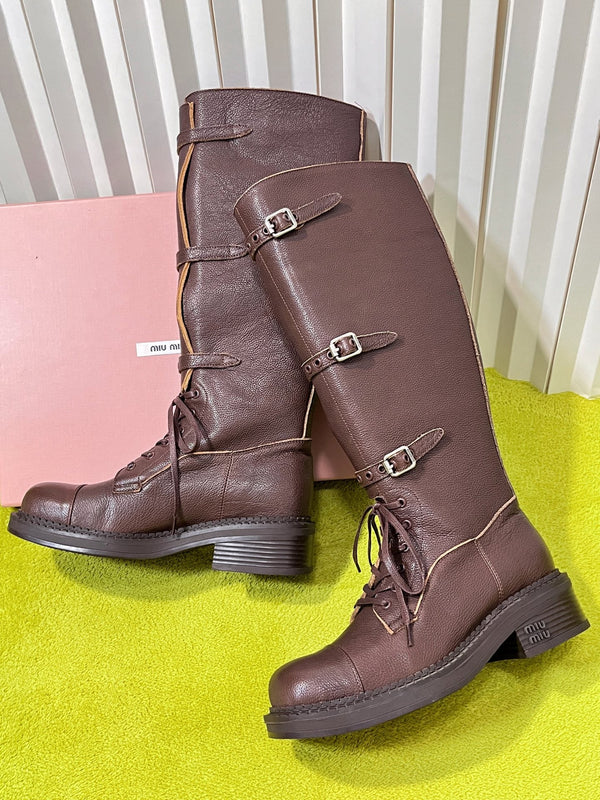 Miu 26S Knee-High Lace-Up Boots 4CM Triple Buckle Brown Pebbled Leather 137191