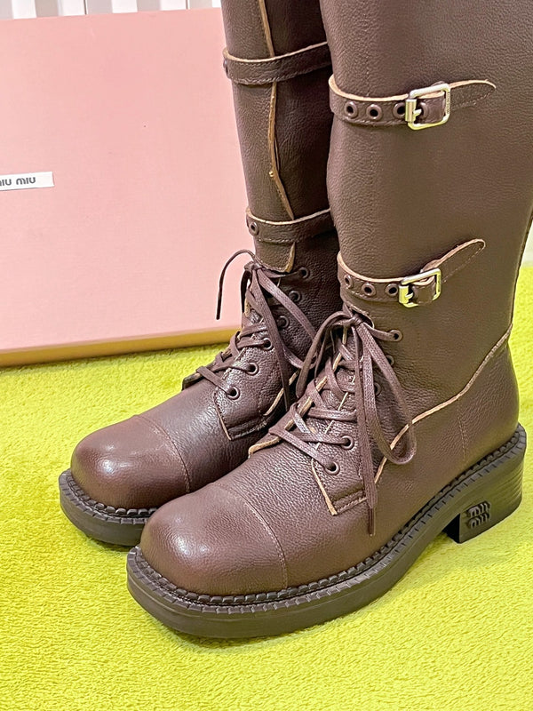 Miu 26S Knee-High Lace-Up Boots 4CM Triple Buckle Brown Pebbled Leather 137191