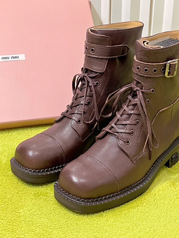 Miu 26S Mid-Calf Lace-Up Boots 4CM Triple Buckle Brown Pebbled Leather 137189