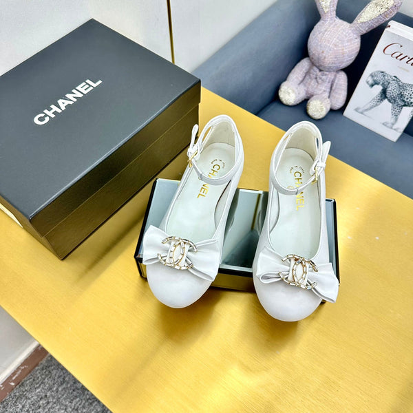 CC 26S Mary Jane Flats Bow Logo Charm White Leather 140314