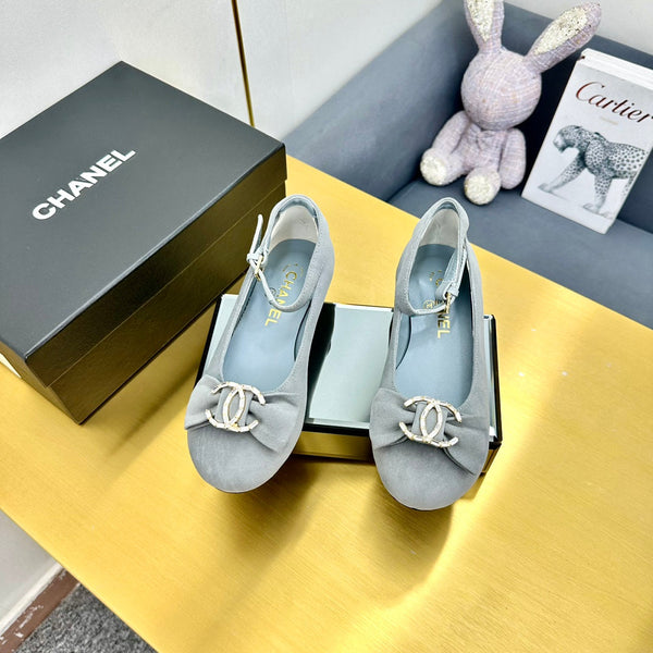 CC 26S Mary Jane Flats Bow Logo Charm Light Grey Suede 140312
