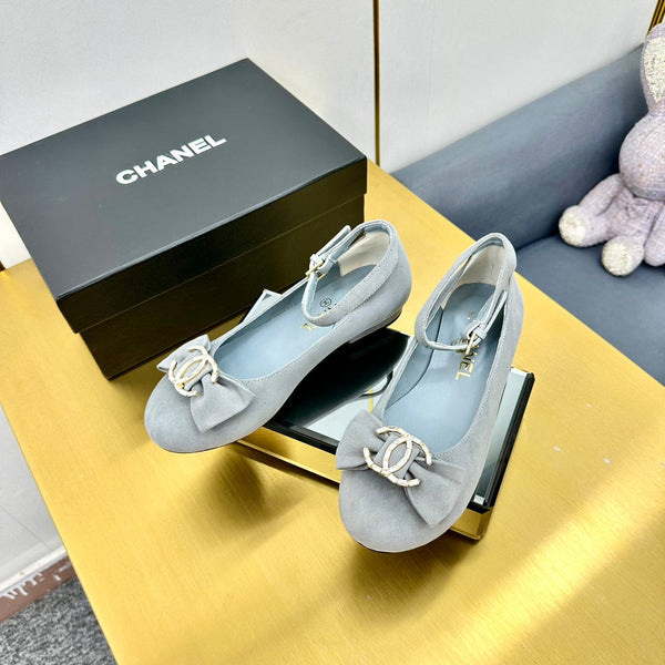 CC 26S Mary Jane Flats Bow Logo Charm Light Grey Suede 140312
