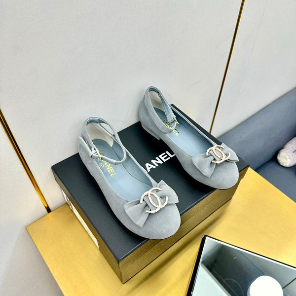 CC 26S Mary Jane Flats Bow Logo Charm Light Grey Suede 140312