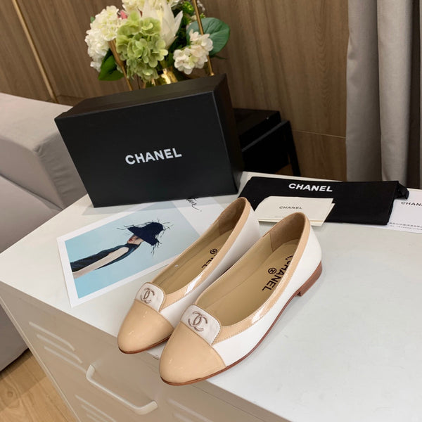 CC FW26 Ballet Flat White Beige Patent Leather 868037