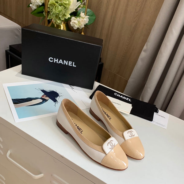 CC FW26 Ballet Flat White Beige Patent Leather 868037
