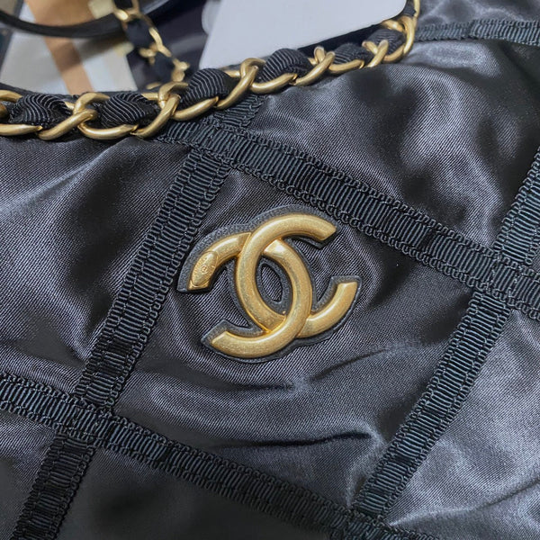 TOTE BAG 44 IN BLACK NYLON GOLD HARDWARE