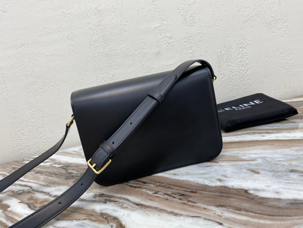 CLASSIQUE TRIOMPHE 22 BLACK CALFSKIN GOLD HARDWARE
