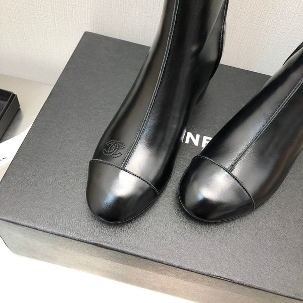 BLOCK HEEL ANKLE BOOTS IN BLACK CALFSKIN