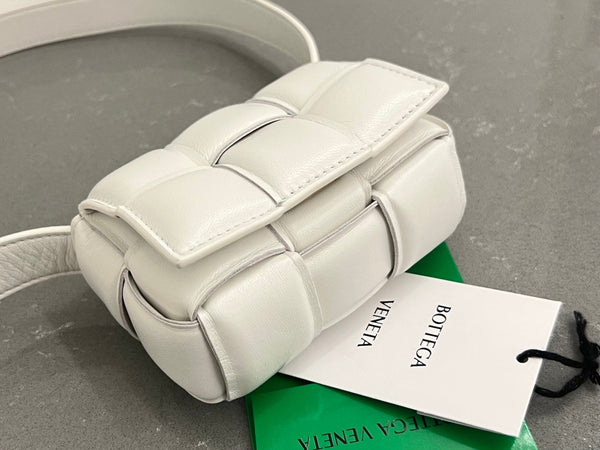 MINI CASSETTE 12 IN WHITE LAMBSKIN