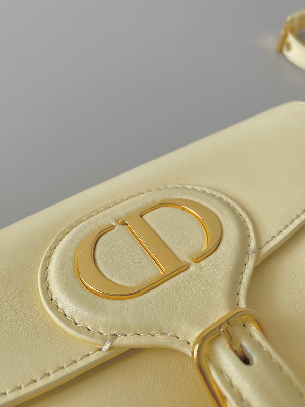 medium cd east west bobby 22cm cream calfskin ghw