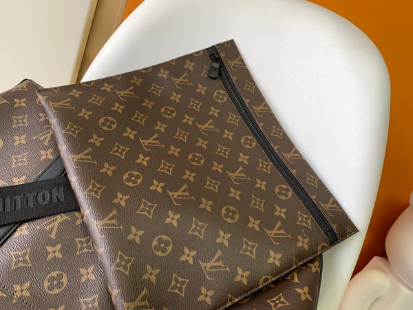 LV Week-End Tote Large Handbag Brown Monogram Canvas
