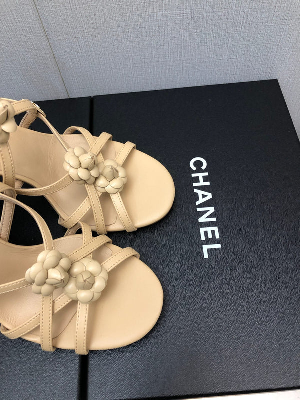 FLORAL HIGH HEEL SANDAL IN SAND YELLOW LAMBSKIN