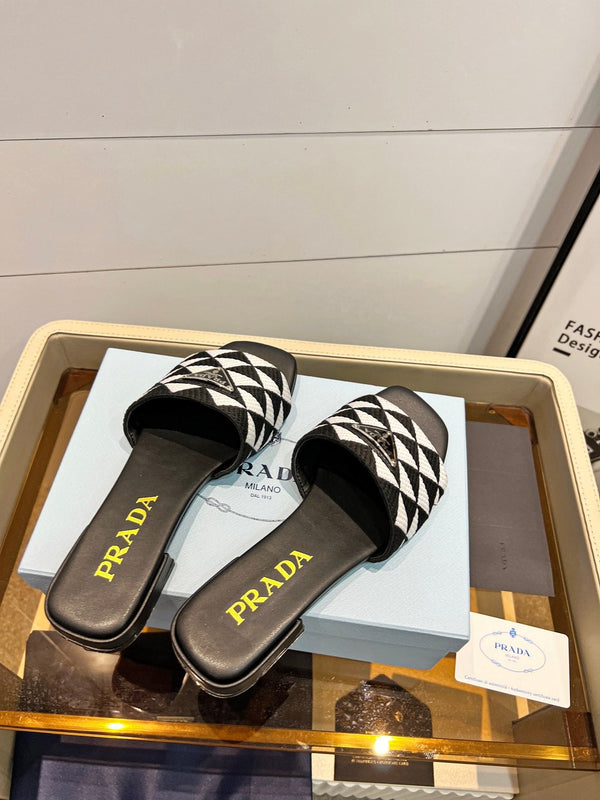 Prad 26s Enameled Metal Triangle Printed Slides White Black Leather Cotton 986589