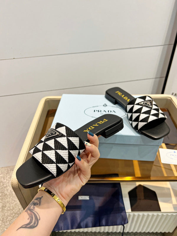 Prad 26s Enameled Metal Triangle Printed Slides White Black Leather Cotton 986589