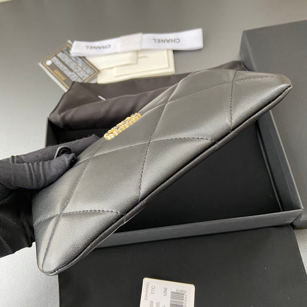 CC 19 Pouch 20cm Black Calfskin