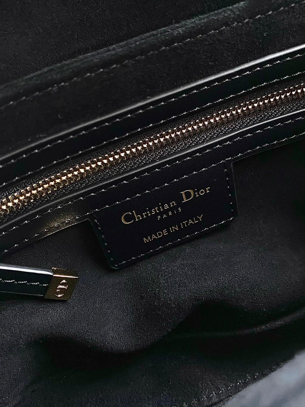 SIGNATURE HOBO 21 BAG IN BLACK CALFSKIN