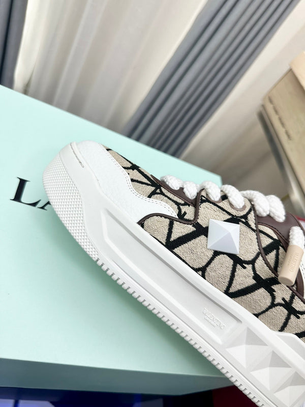 One Stud Xl Low-Top Sneaker Beige Black Nappa Leather And Toile Iconographe Fabric