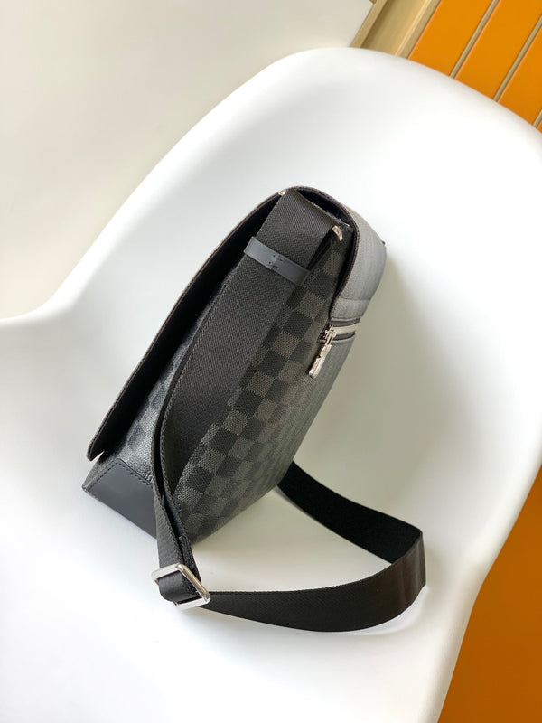 LV District PM Messenger 31cm Black Damier Graphite Canvas