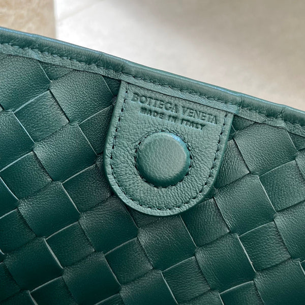 SARDINE 33 WITH CHAIN IN DARK GREEN LAMBSKIN