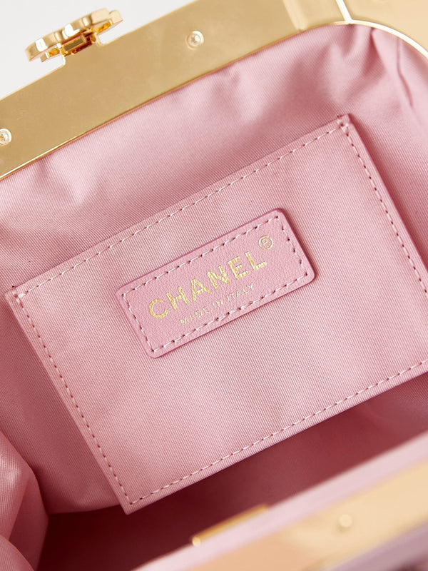 24a clutch 24cm light pink lambskin gold hardware