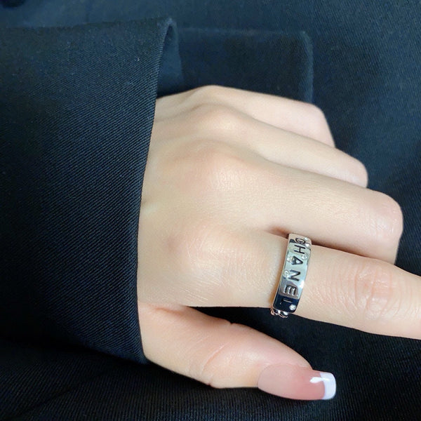 CC  RING LETTER DOUBLE C IN SILVER DIAMOND BLACK EMBOSSED LOGO