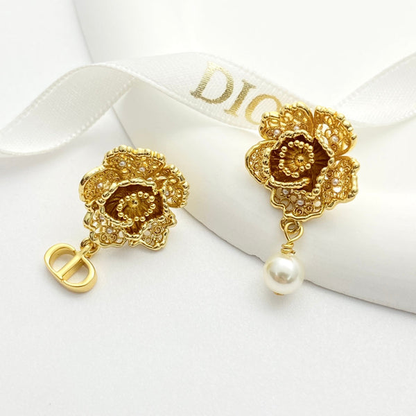 CD 26S Vintage Floral Pearl Drop Earrings In Gold Metal 631772