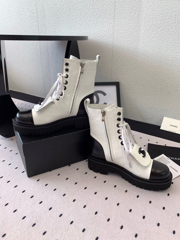 CC Split Toe Ankle Boot 40mm White Black Sheepskin Rubber 432518