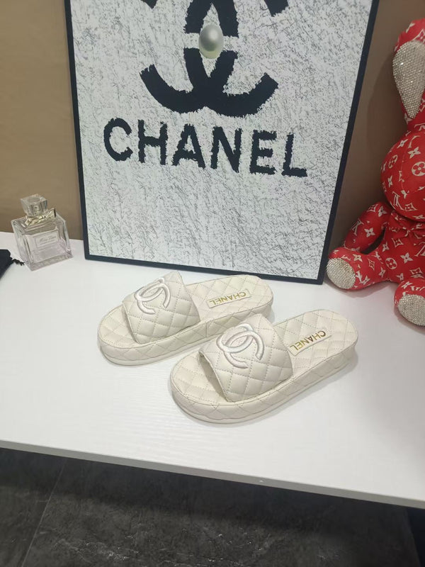CC 26s Quilted Slide Sandals In White Calfskin